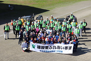 建設業ふれあい事業（一戸町立小鳥谷小学校）